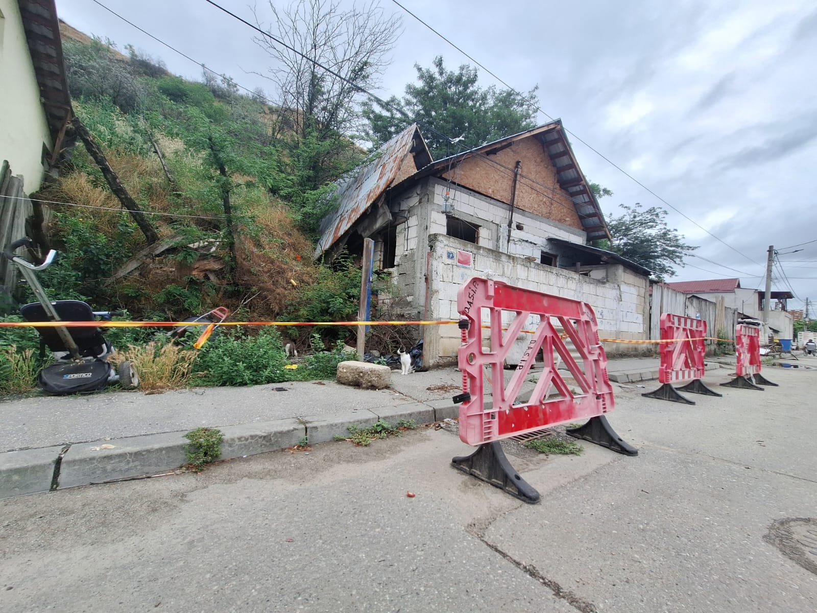 sinistrati alunecare de teren dealul gradiste slatina  (15)