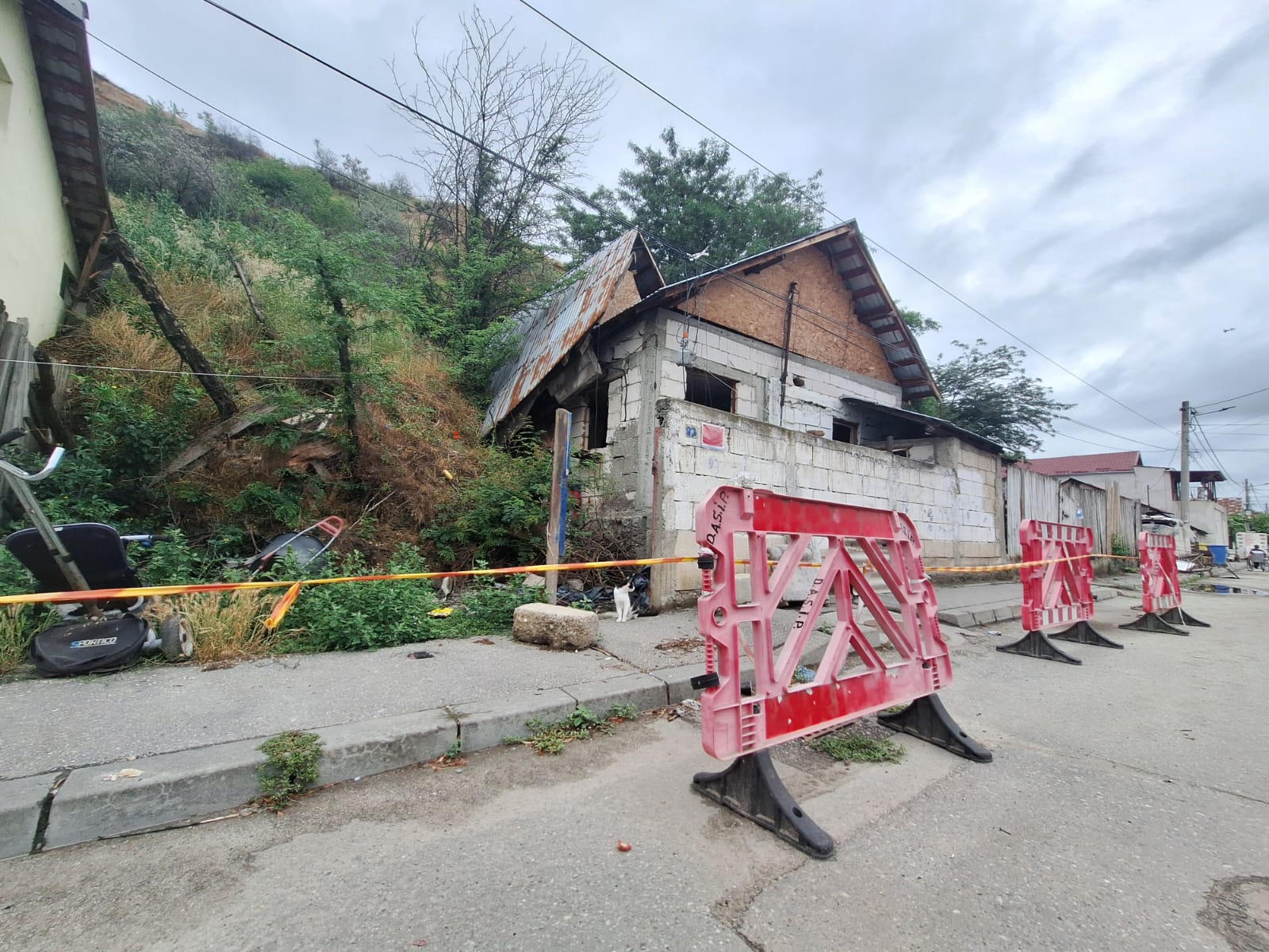 sinistrati alunecare de teren dealul gradiste slatina  (16)