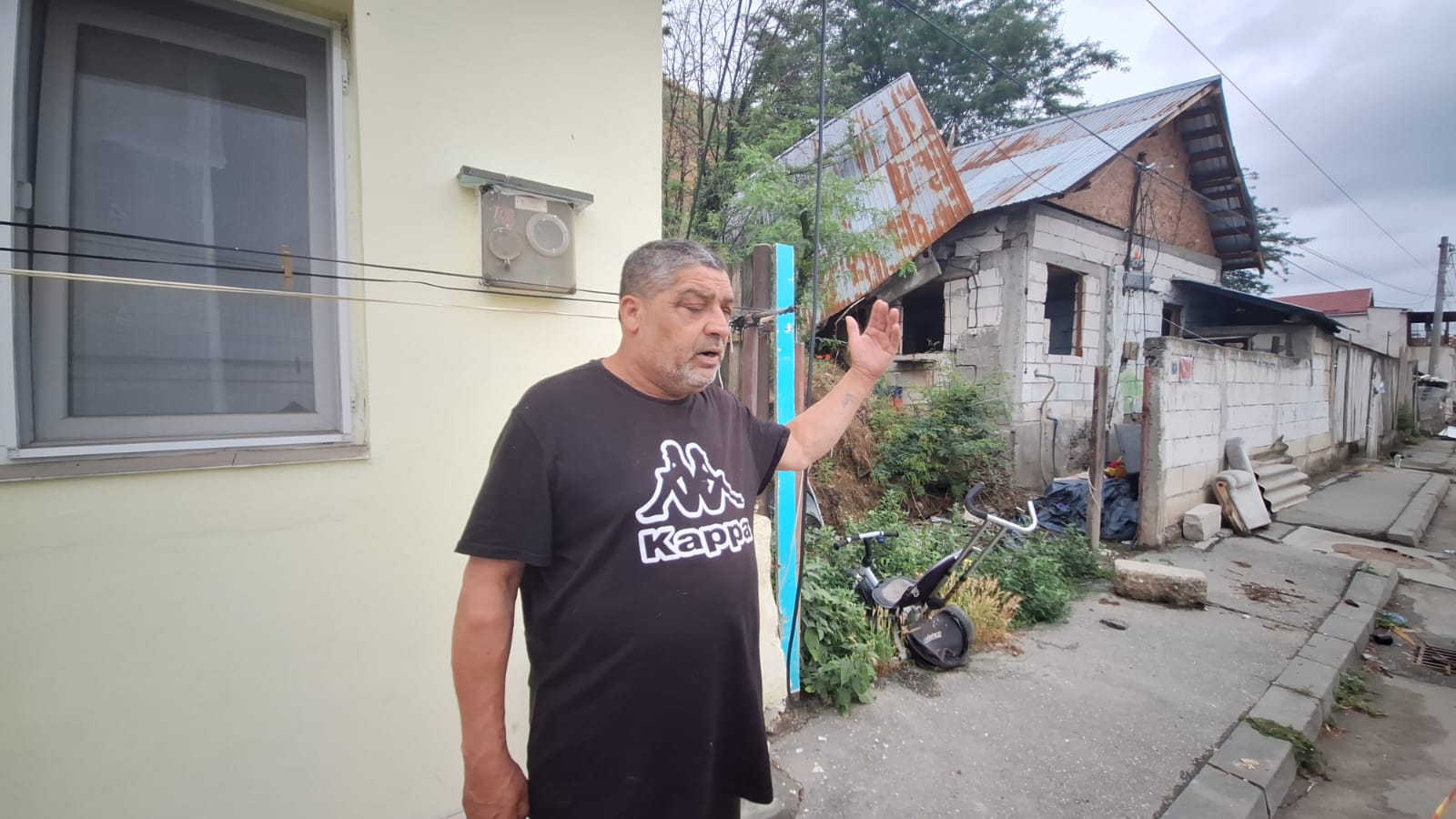 sinistrati alunecare de teren dealul gradiste slatina  (18)