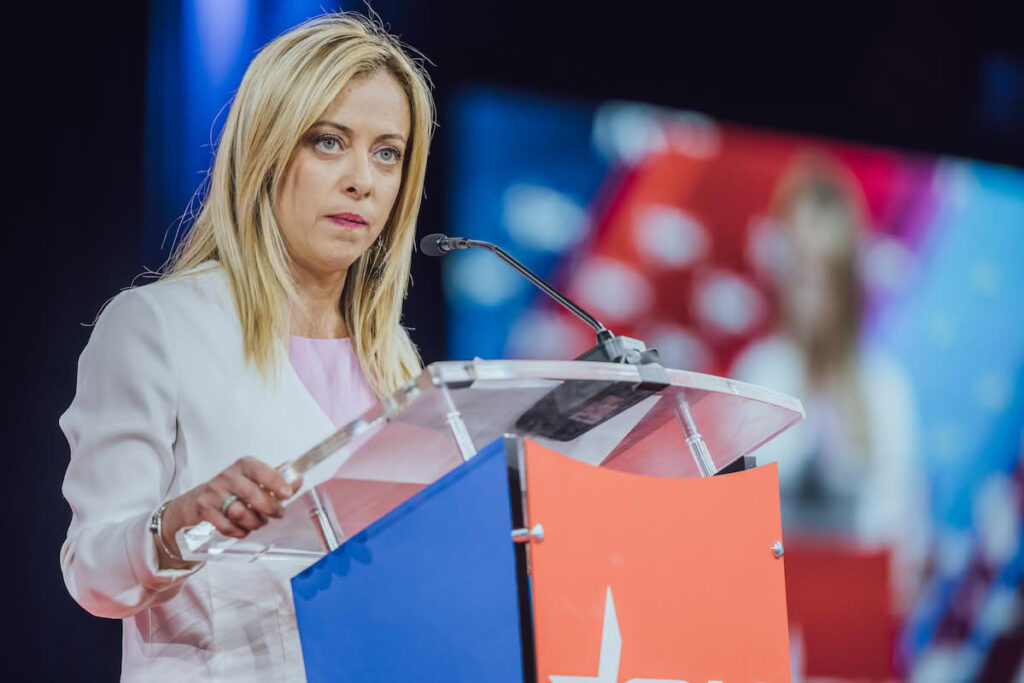 Occidentul caută o nouă strategie de apărare în fața amenințărilor moderne. Meloni: “Dronele de 20.000 de euro distrug tancuri de milioane”