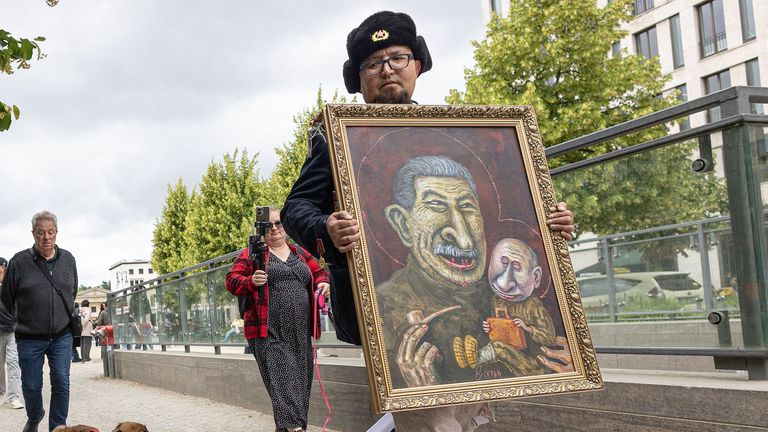 Asasinarea artistului rus Skrepetski în Polonia ridică suspiciuni privind o posibilă crimă politică. Ancheta ia în calcul mai multe piste 