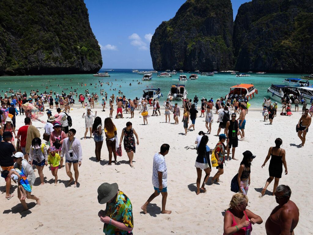 „Beach intimidation”: De ce tot mai mulți oameni se tem de costumul de baie și cum recomandă specialiștii să depășești această anxietate