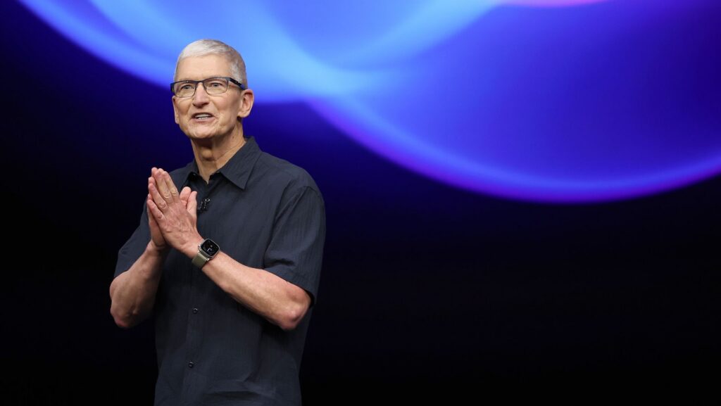 Apple pregătește scumpiri. Tim Cook spune că prețul memoriei a devenit „nesustenabil”
