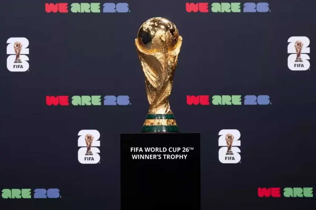 Trofeul Cupei Mondiale, cel mai valoros din istorie. Este estimat la aproape un miliard de dolari