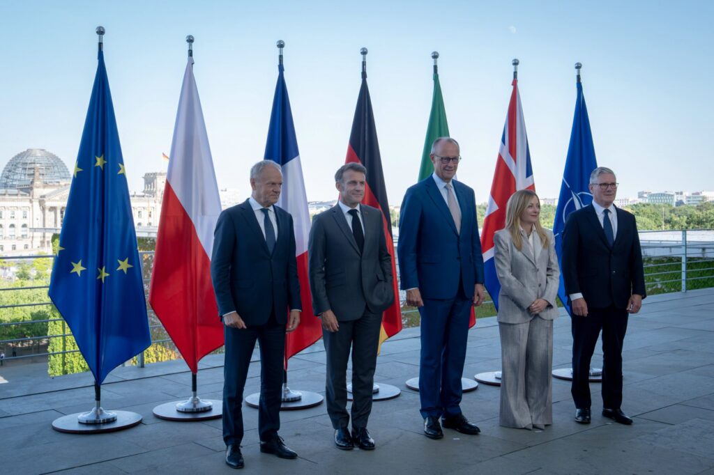 Europa promite să preia o parte mai mare din apărarea NATO. Liderii europeni încearcă să îl convingă pe Trump să nu reducă angajamentul SUA