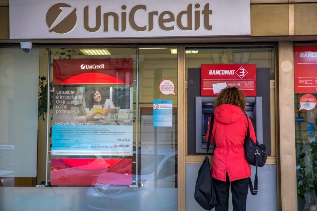 UniCredit Bank: „analiza” care întârzie banii la scadență și lasă clientul în așteptare. Ce a pățit un piteștean care a vrut să primească cash banii dintr-un depozit