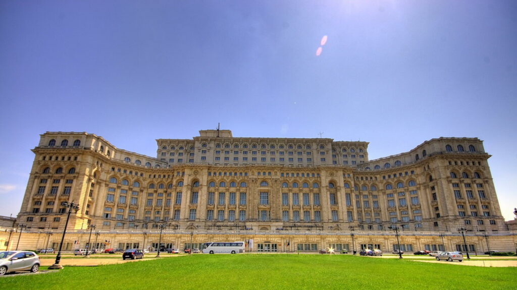 Parlamentul se pregătește de vacanță, dar lasă țara cu un Guvern „cu mâinile legate”