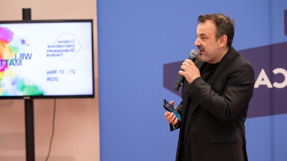 Vlad Drăgulescu sau cum să faci din opera lui Shakespeare un mecanism de îndrăgostire de teatru, de poveste, de un festival