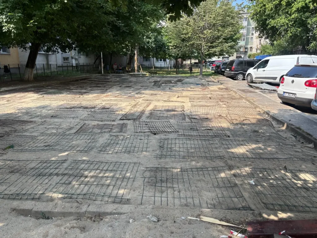 Platforme pentru locuri de joacă din Slatina, armate cu plase de gard