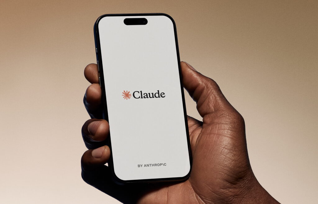 Anthropic lansează Claude Opus 5, un nou model de inteligență artificială axat pe siguranță