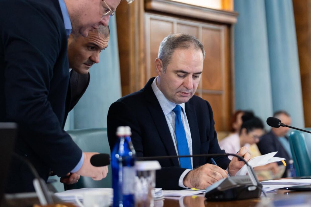 Deficitul bugetar a scăzut la 2% din PIB. Alexandru Nazare: „România livrează rezultate”