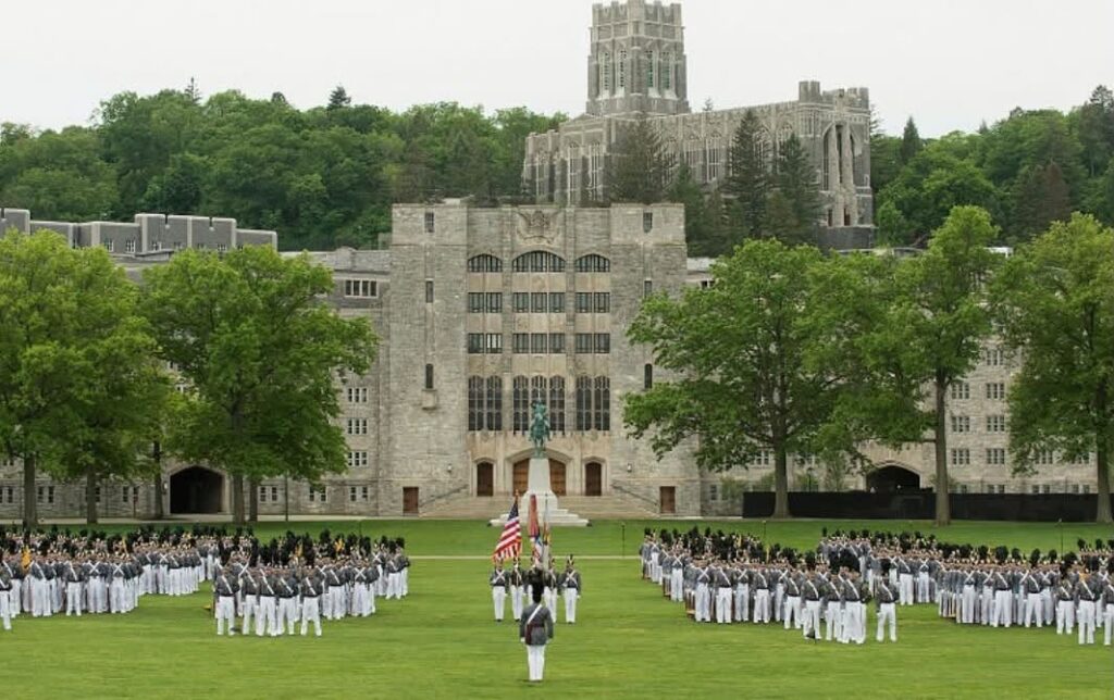 Tim Bakken, profesorul care se luptă cu West Point pentru libertatea de exprimare
