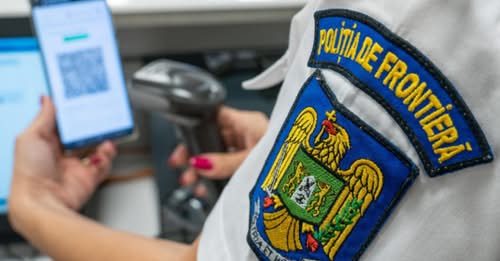 Reguli stricte pentru călătoria minorilor în vacanță. Declarația notarială trebuie prezentată în original, nu pe telefon