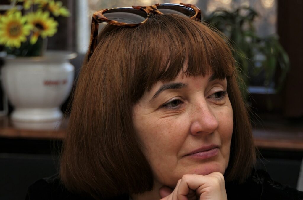 Vocile Edge: Alice Valeria Micu, jurnalista care cultivă adevărul la fel cum își cultivă grădina