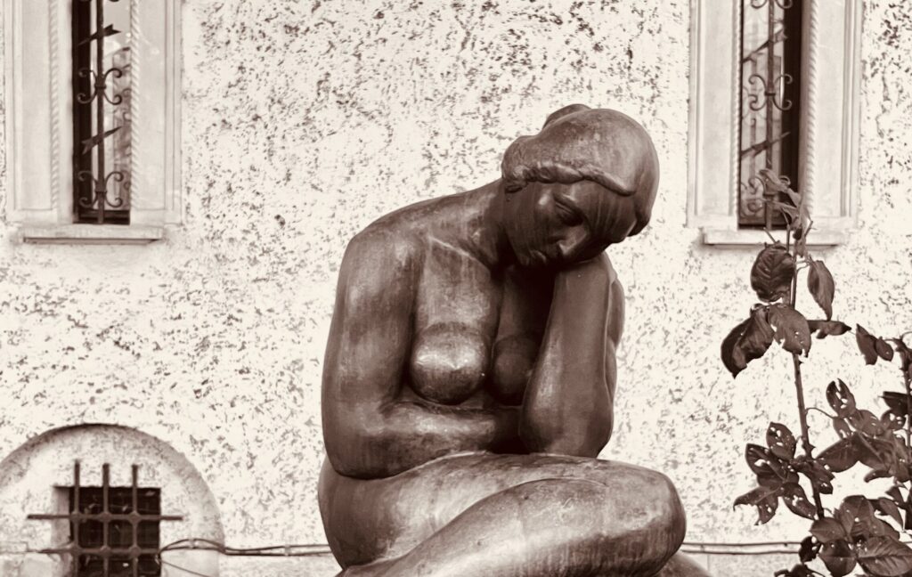 Cum a ajuns un spin din cununa lui Iisus la București și de ce este Lupoaica poate cel mai „plimbat” monument din oraș? Istoricul Anita Sterea și povești din nordul Capitalei