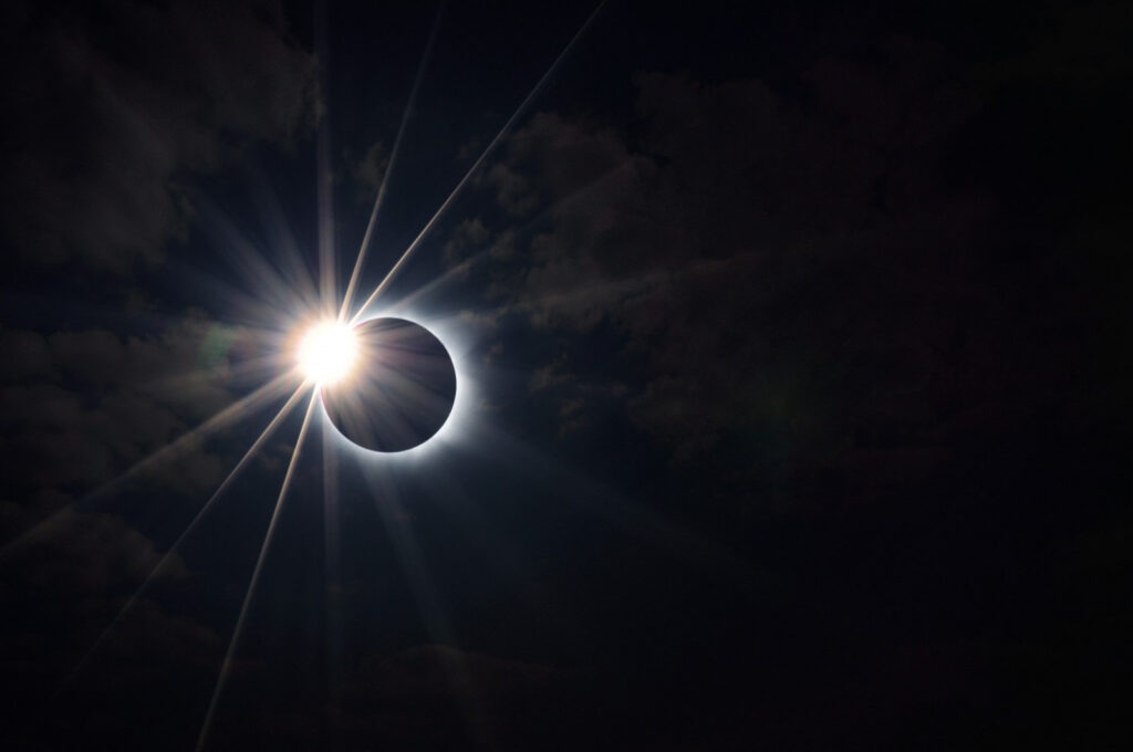 Eclipsa totală de Soare revine în Europa după 27 de ani. Unde va putea fi observată din România