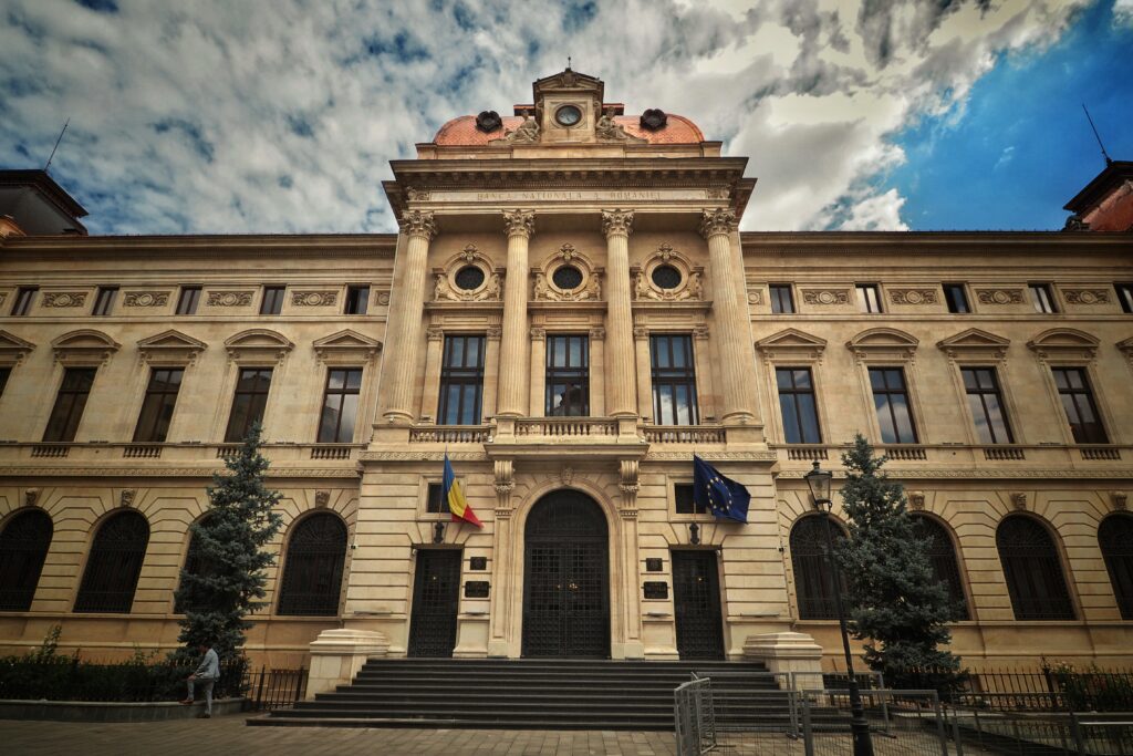 Raport BNR: România riscă o criză economică de durată