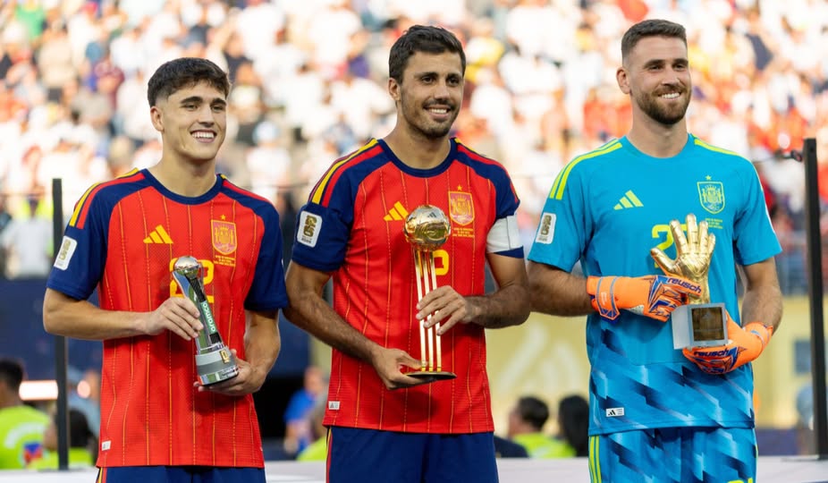 Cubarsi, Rodri și Simon cu trofeele individuale de la Campionatul Mondial. Sursă: Facebook