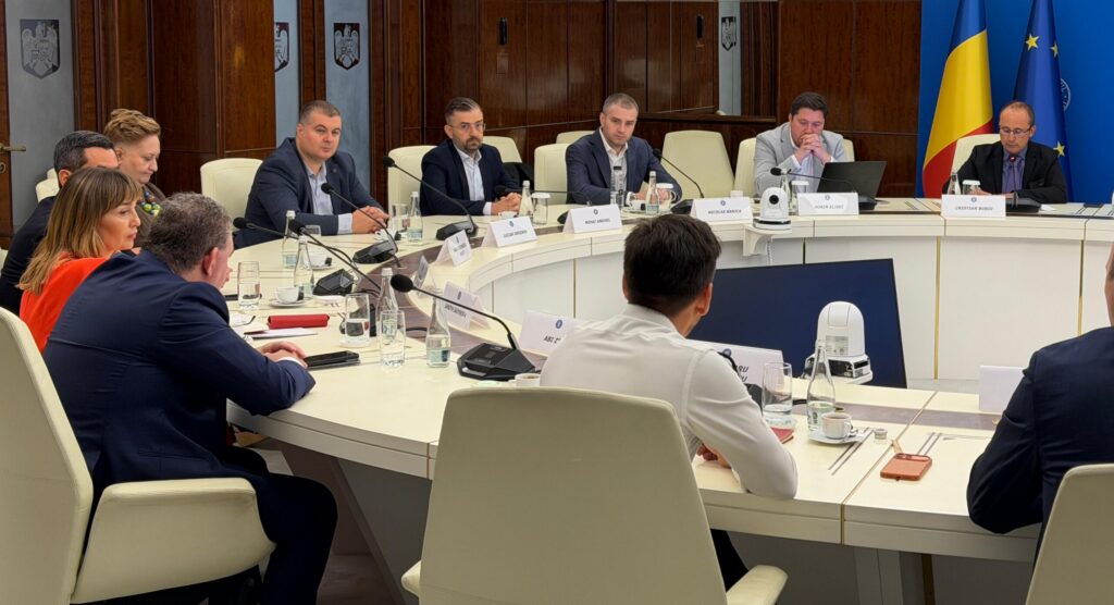 Oficialii din Ministerul Energiei, ședință cu distribuitorii de carburanți. Autoritățile au primit asigurări că nu vor fi probleme în perioada următoare