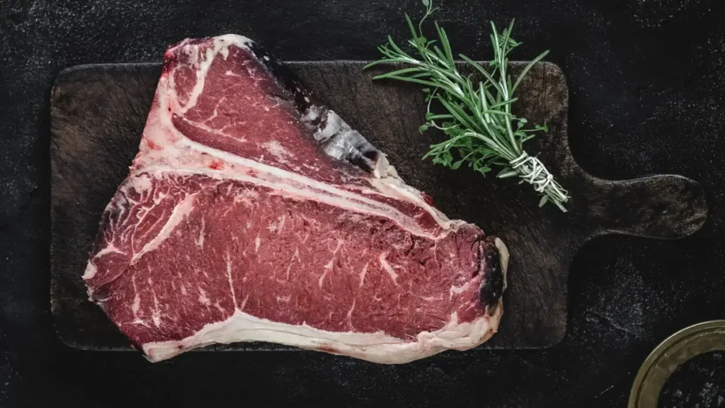Cât costă carnea maturată (Dry Aged) și de ce este atât de scumpă. Prețurile pornesc de la 122 de lei