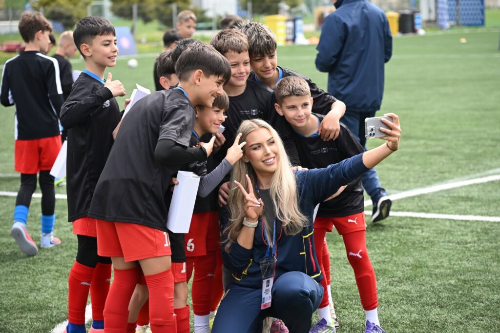 Mondialul care schimbă fotbalul. Pariul social al FRF în România