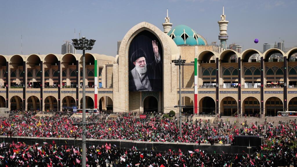 Mii de oameni participă în Irak la ceremoniile funerare dedicate liderului suprem, Ali Khamenei