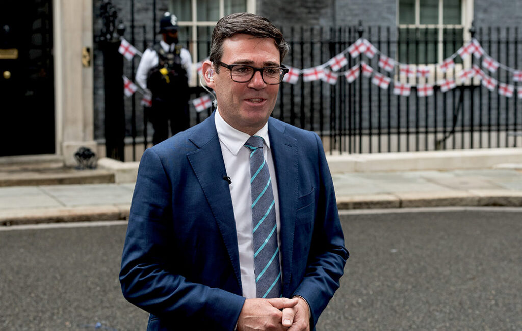 Andy Burnham devine premierul Marii Britanii. Cum se desfășoară transferul de putere
