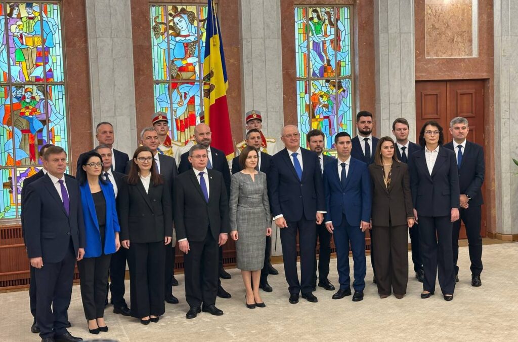 Criză guvernamentală la Chișinău. Maia Sandu caută un nou premier, opoziția cere anticipate