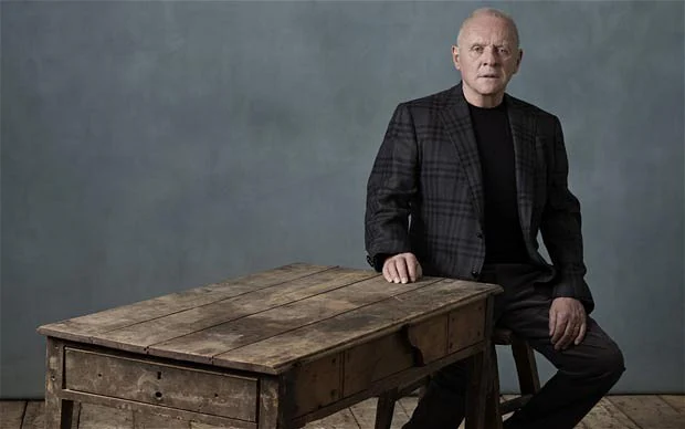 Anthony Hopkins își împlinește un vis la 88 de ani. Legendarul actor debutează oficial în muzică cu primul său album