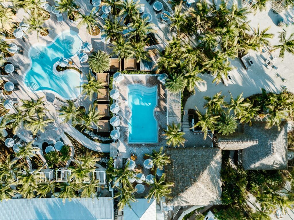Hotelurile „adults only”, tot mai căutate de români. De ce aleg turiștii vacanțele fără copii