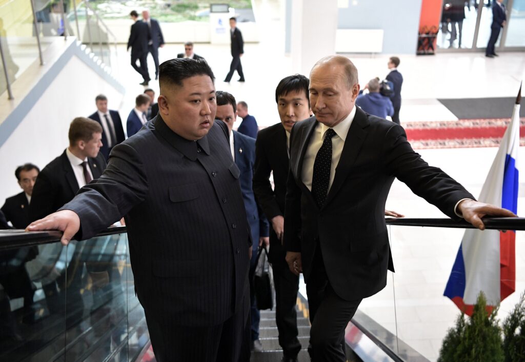 Coreea de Nord își întărește alianța cu Moscova. Kim Jong Un ar putea ajunge curând în Rusia