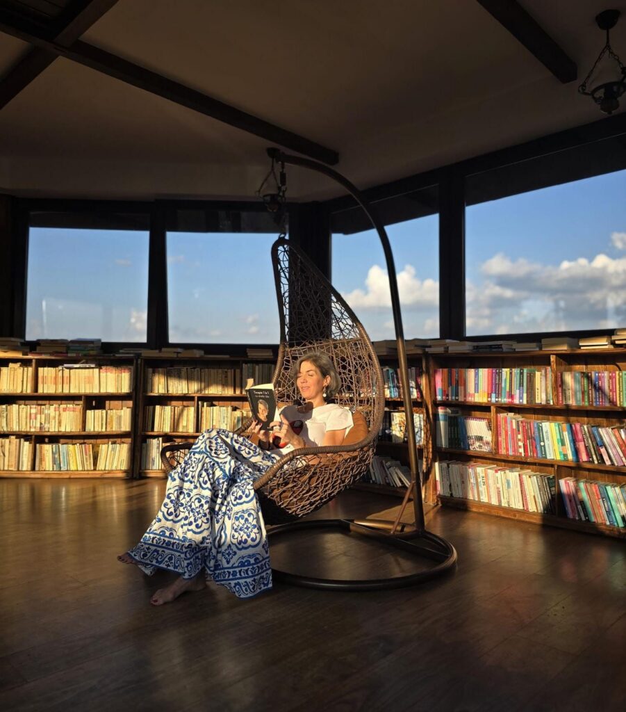 laura-cioc-biblioteca
