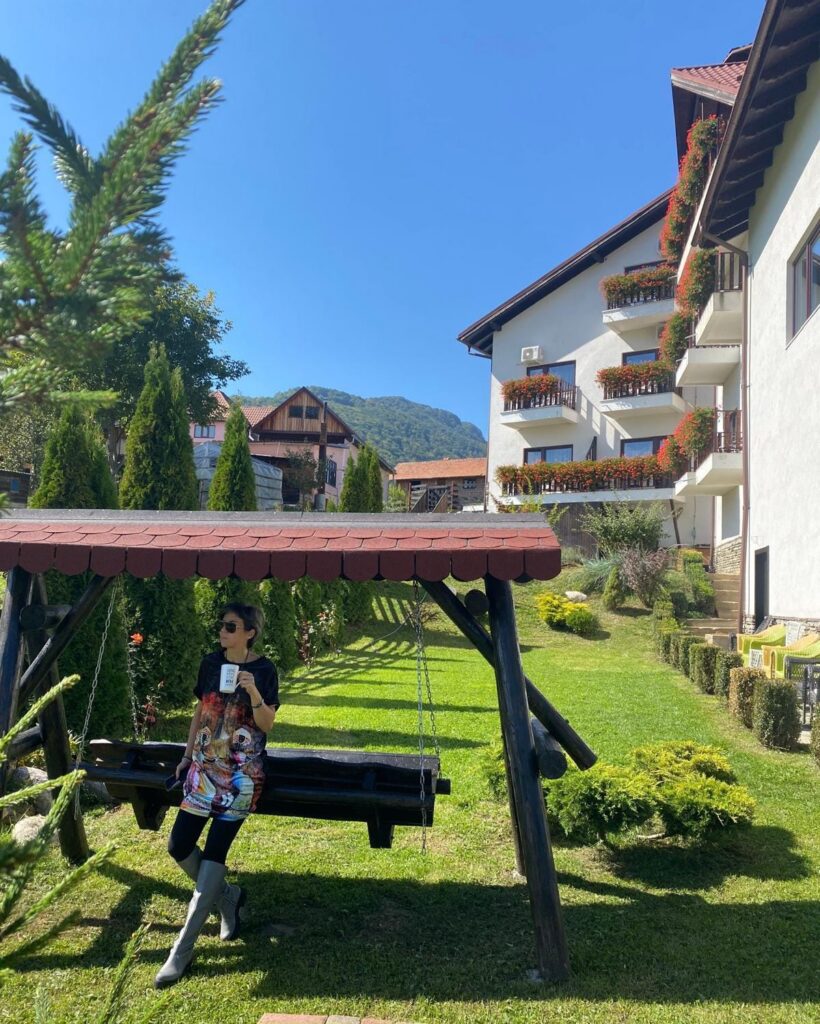 laura-cioc-Transylvanian-Inn