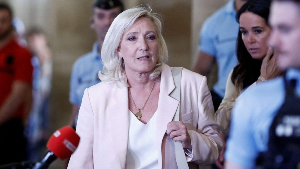 Marine Le Pen confirmă candidatura la prezidențialele din 2027 în ciuda condamnării penale