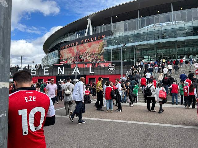 Zi de meci în Premier League - în medie fiecare suporter cheltuie 58 de lire. Sursă: NYT