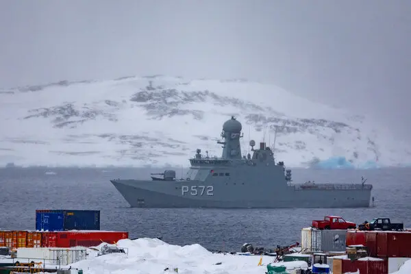 The Wall Street Journal: La bordul portavionului NATO din Arctica care urmărește amenințările Rusiei
