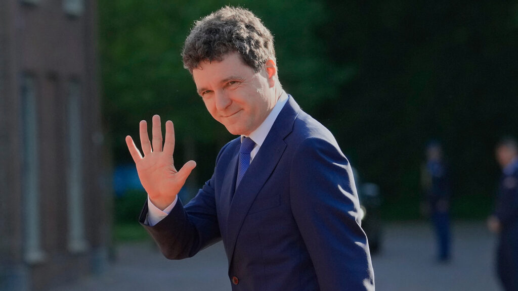 Nicușor Dan, prezent la Paris la reuniunea liderilor care susțin Ucraina și la parada de pe Champs-Élysées