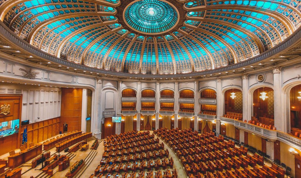 Ce reforme PNRR a votat Parlamentul în sesiunea extraordinară din această săptămână. Cele mai mari controverse și ce a rămas restant