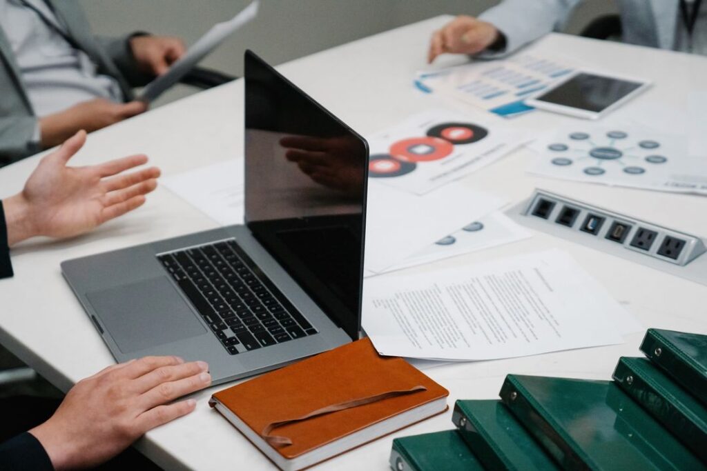 Revoluția inteligenței artificiale în afaceri. Cum a construit un antreprenor o companie de miliarde de dolari cu doar doi oameni