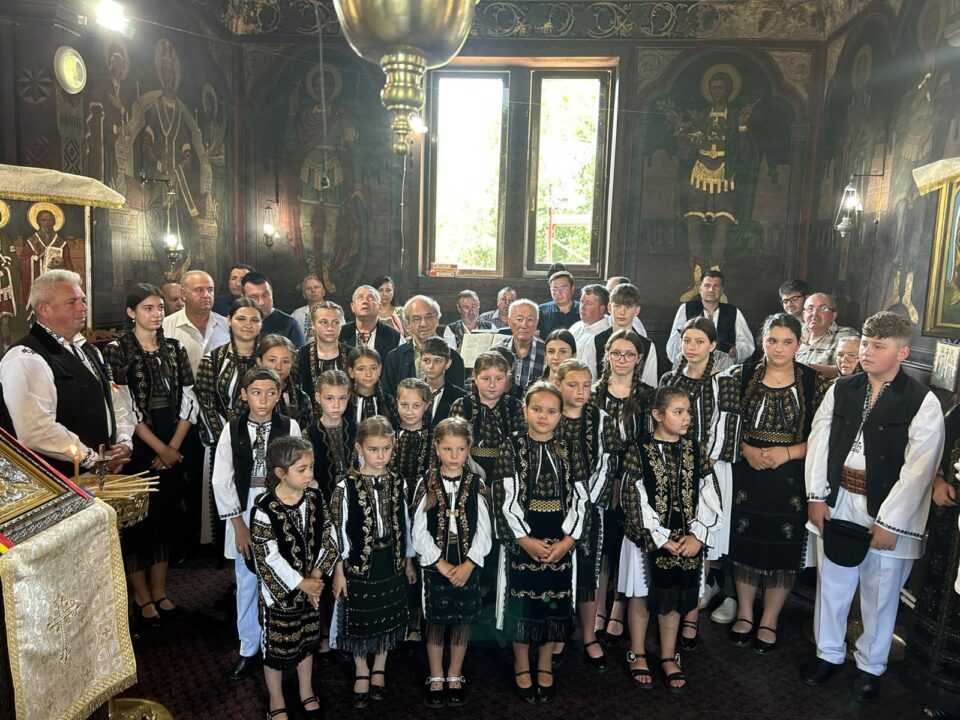 Haiducii Muscelului au fost comemorați la Poienărei. Zeci de oameni au adus un omagiu rezistenței anticomuniste
