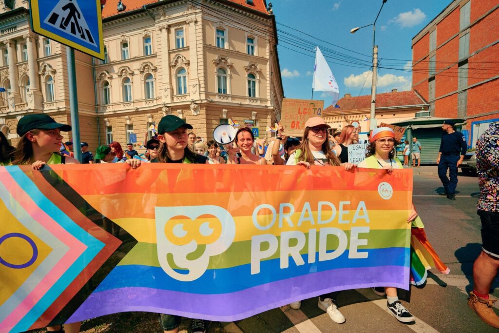 Mai multe ONG-uri contestă decizia Primăriei Oradea de a bloca marșul Pride printr-o scrisoare adresată Comisiei Europene