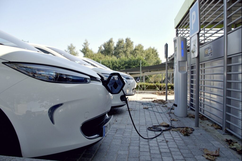 Mii de cereri pentru programul Rabla Auto 2026 chiar din prima oră. Foarte mulți români doresc să cumpere mașini electrice