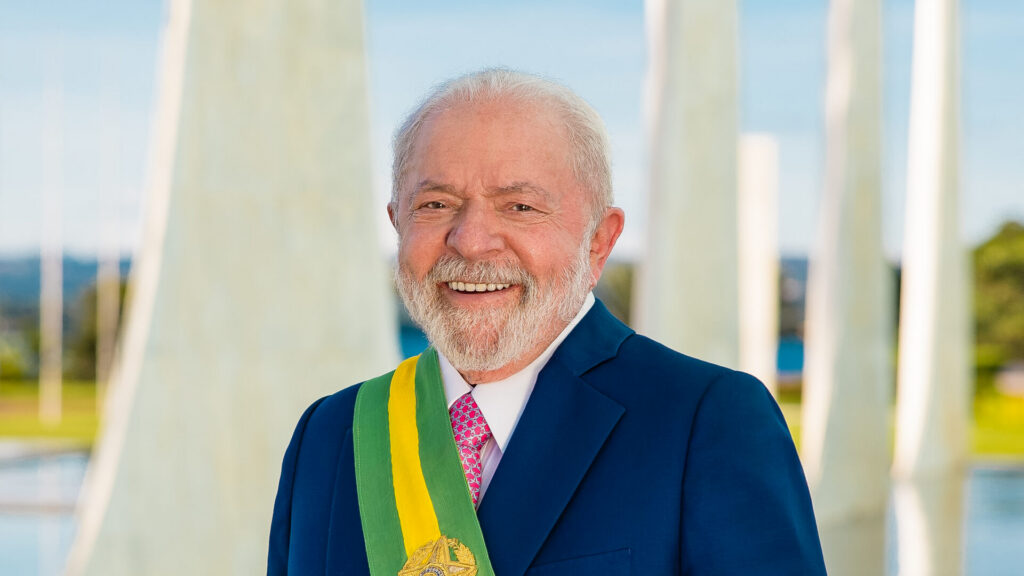 Sondaj înaintea alegerilor din Brazilia: Lula rămâne favorit într-un posibil tur doi cu Flavio Bolsonaro
