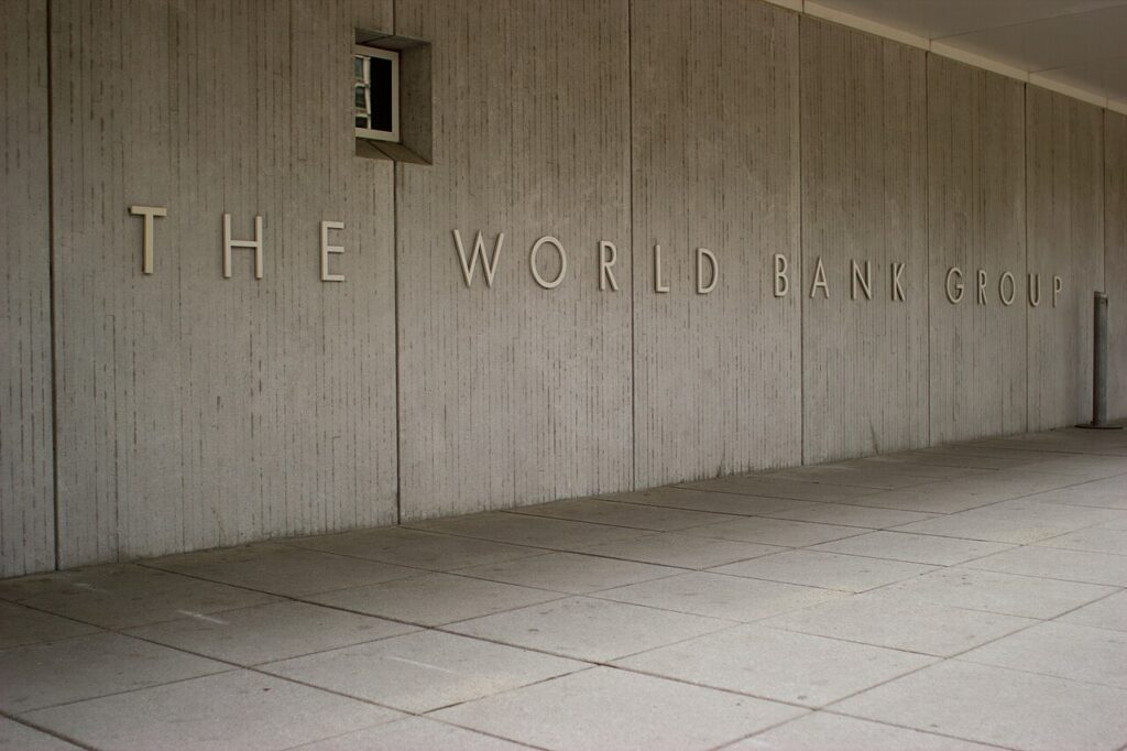 De ce Banca Mondială este mai mult decât o bancă și cum a ajuns să influențeze dezvoltarea globală