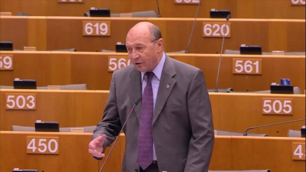 Respectă sau nu Nicușor Dan legea? Traian Băsescu: „Are o solicitare ridicolă, pune o condiţie pe care Constituţia nu o prevede”
