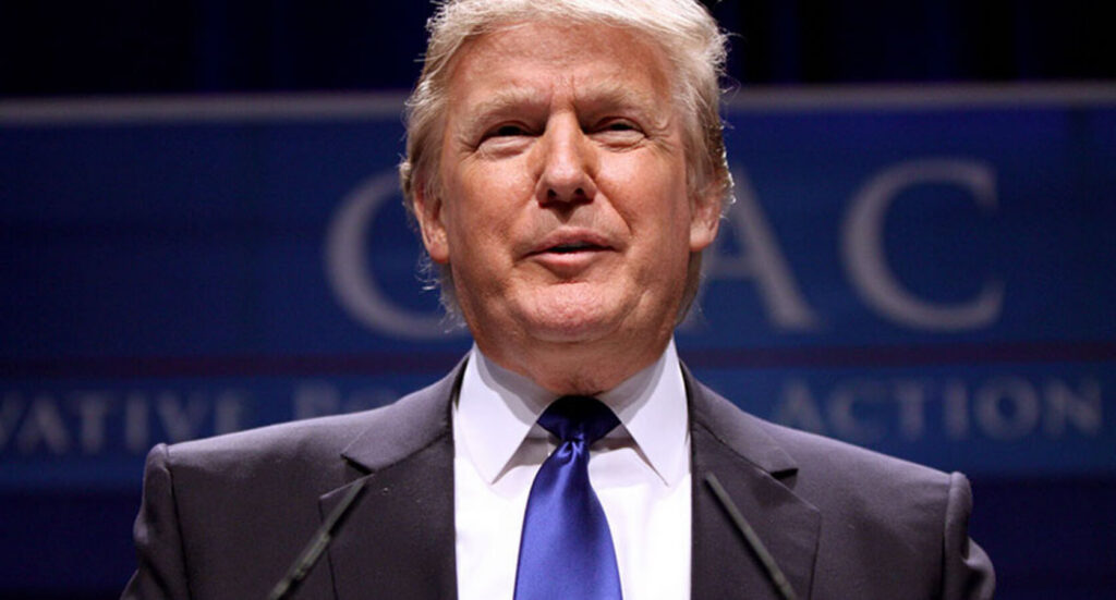 Trump, discurs controversat la gala presei. A ironizat jurnaliștii și a reluat glumele despre un nou mandat