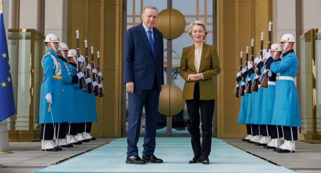 „Diplomație pe pâine”. Relațiile dintre Turcia și Comisia Europeană sunt tensionate, dar Erdoğan va lua cina cu Ursula von der Leyen