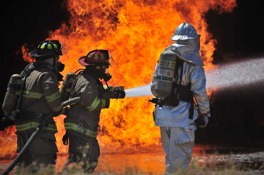 Incendiile se apropie de Bordeaux. Pompierii francezi avertizează că lupta cu flăcările ar putea dura luni