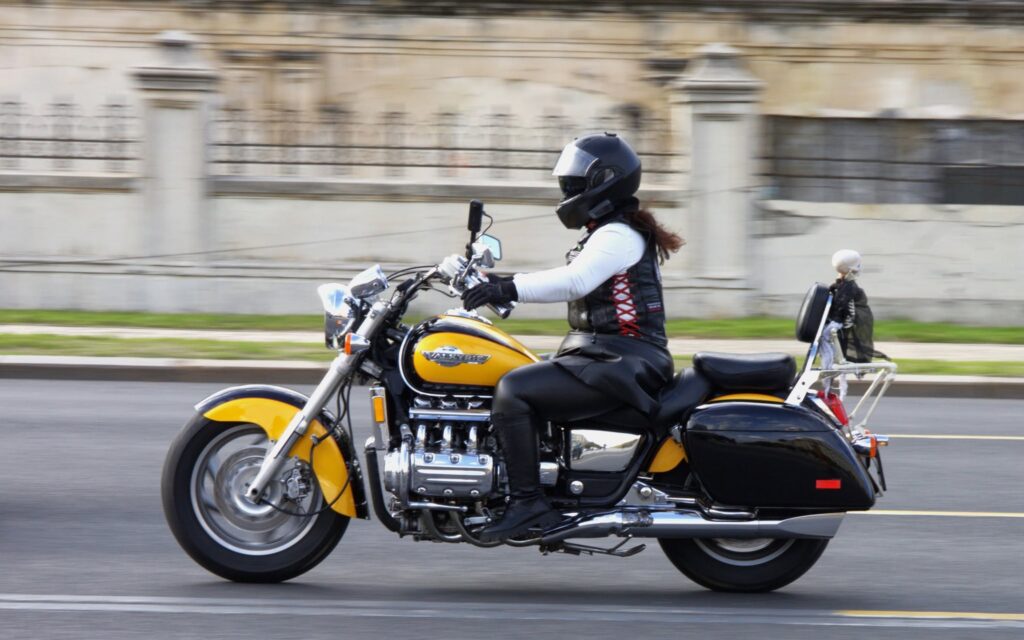 „Noi vom fi bunicuțele pe motor”. Povestea femeilor care au transformat pasiunea pentru motociclism într-o comunitate fără vârstă