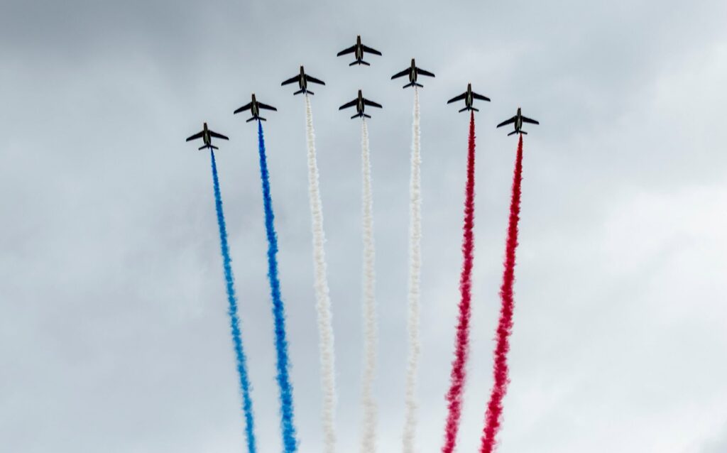 Cum a arătat Ziua Franței în imagini. Parada impresionantă cu peste 6000 de militari, inclusiv români. Nicușor Dan, prezent la ceremonii
